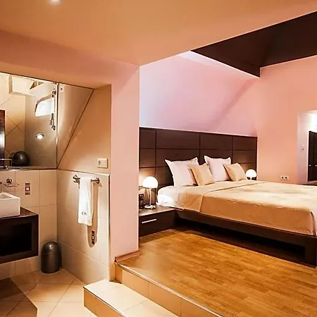 Expo Hotel